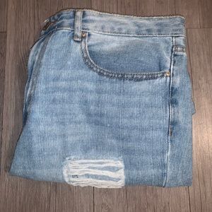 Light wash boyfriend rip jeans